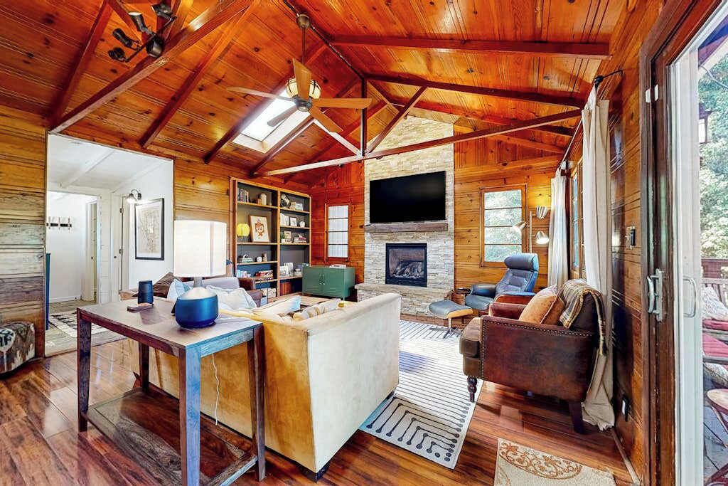 Photo of Livingroom in Forestville
