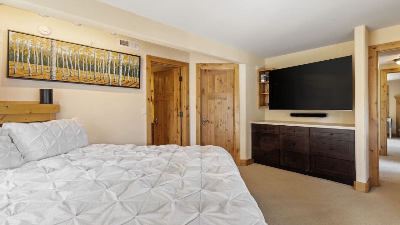 Photo of Bedroom in Crystal Bay