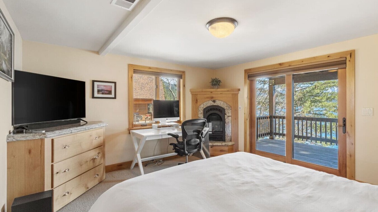 Photo of Bedroom in Crystal Bay