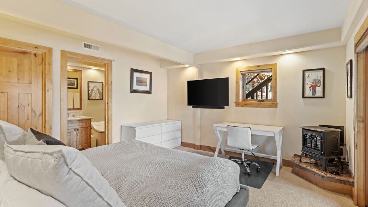 Photo of Bedroom in Crystal Bay