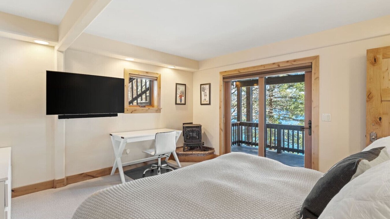 Photo of Bedroom in Crystal Bay
