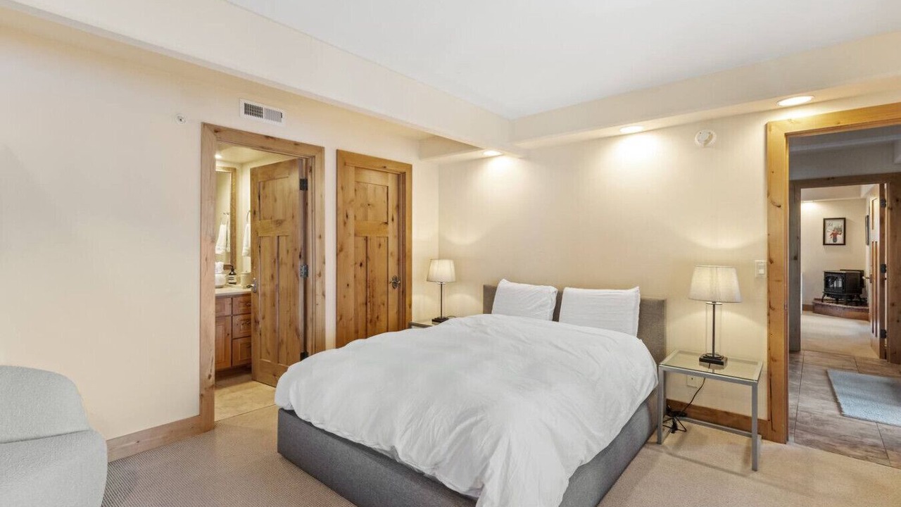 Photo of Bedroom in Crystal Bay