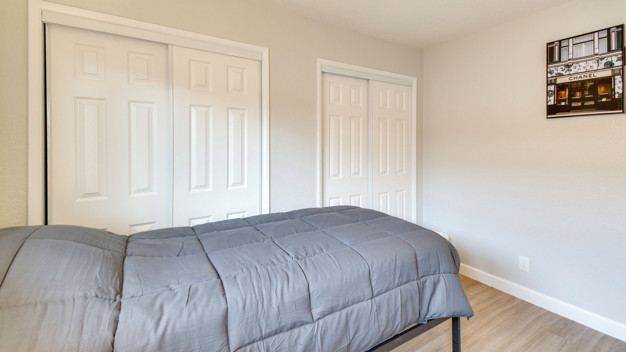 Photo of Bedroom in Raisin