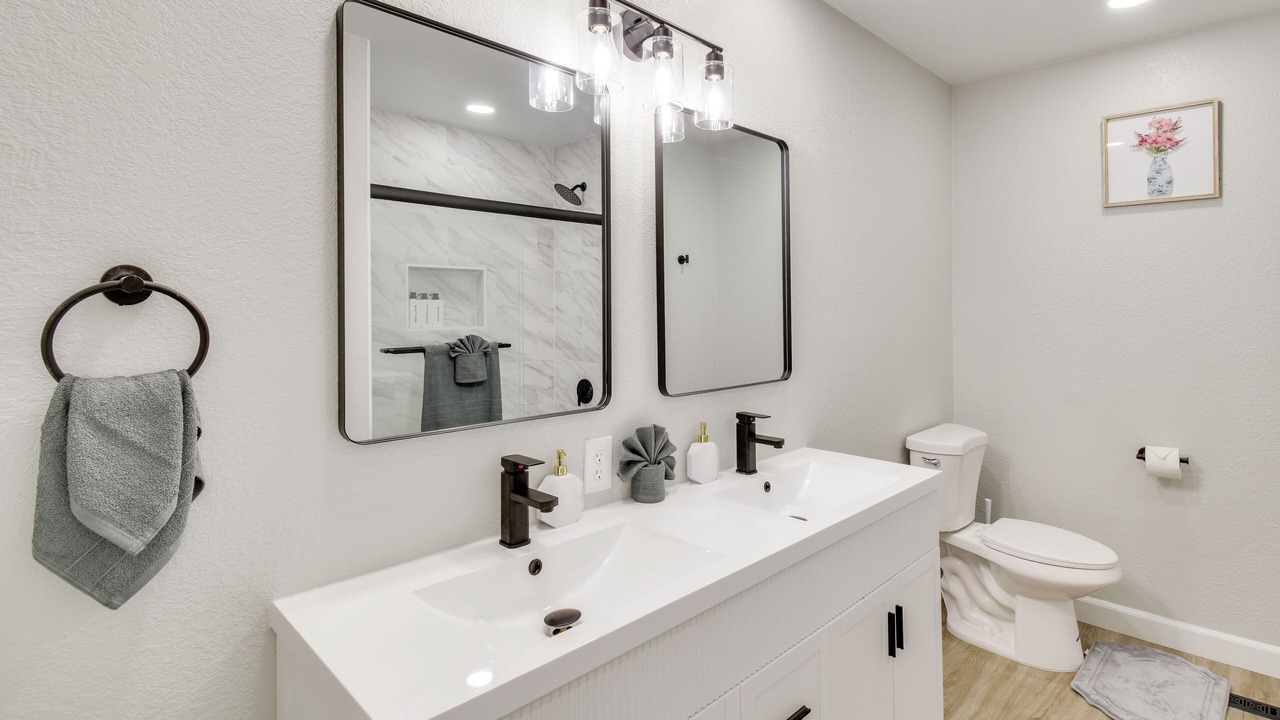 Photo of Bathroom in Raisin