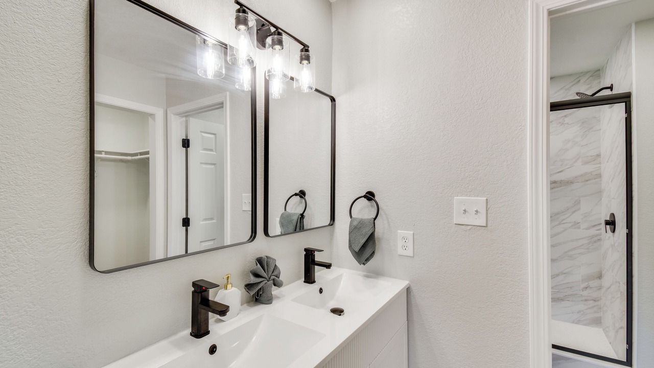 Photo of Bathroom in Raisin