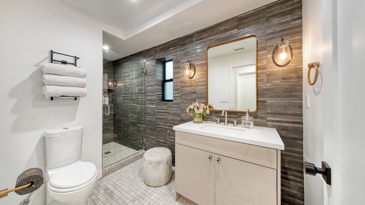 Photo of Bathroom in Marina Peninsula