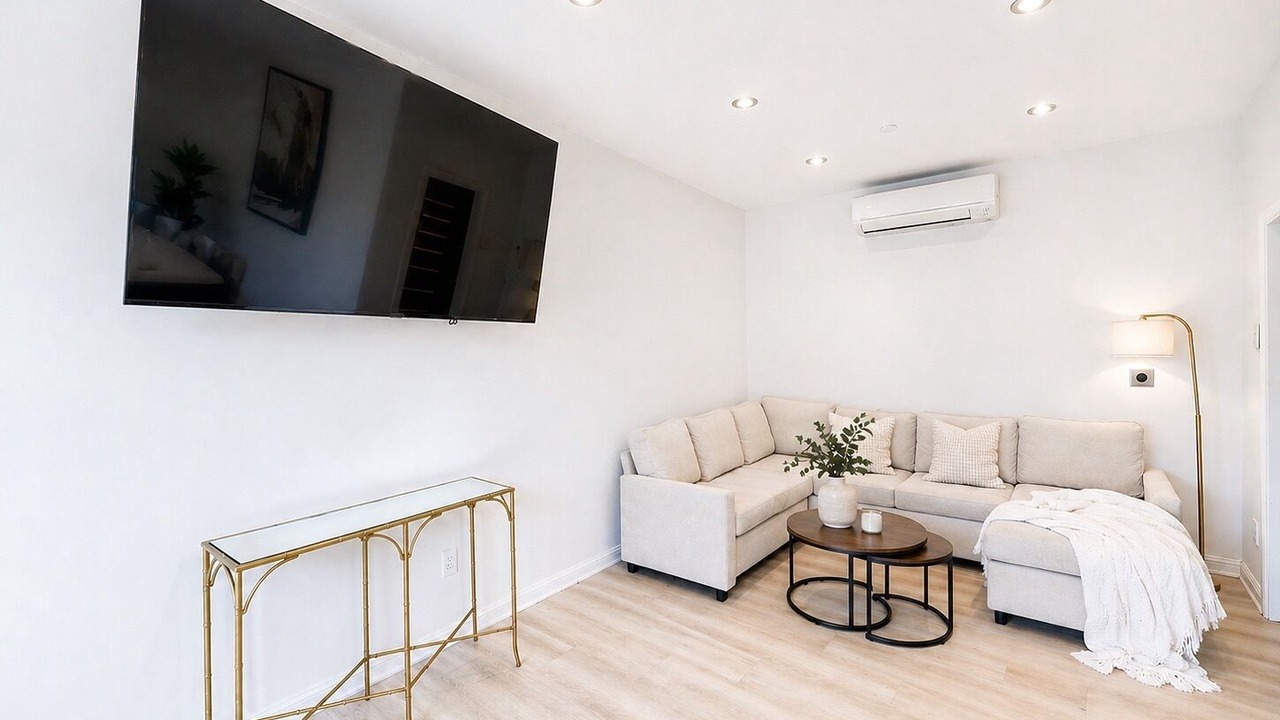 Photo of Livingroom in Silver Lake