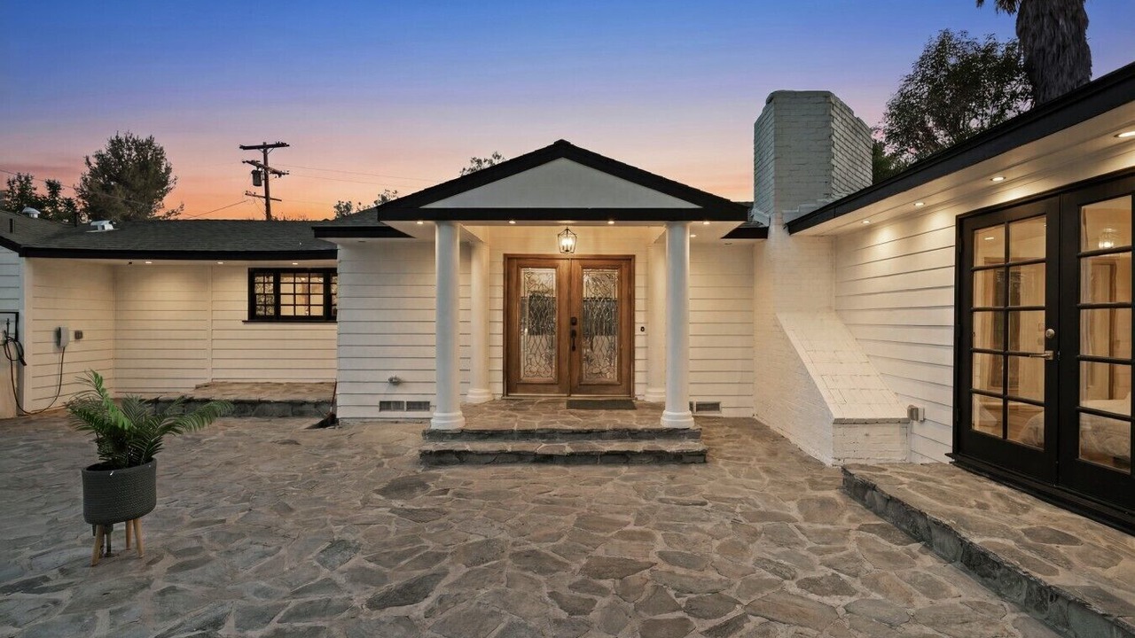 Photo of Outdoor in Valley Glen