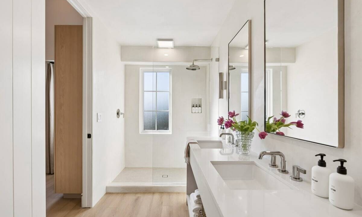 Photo of Bathroom in Oak Park