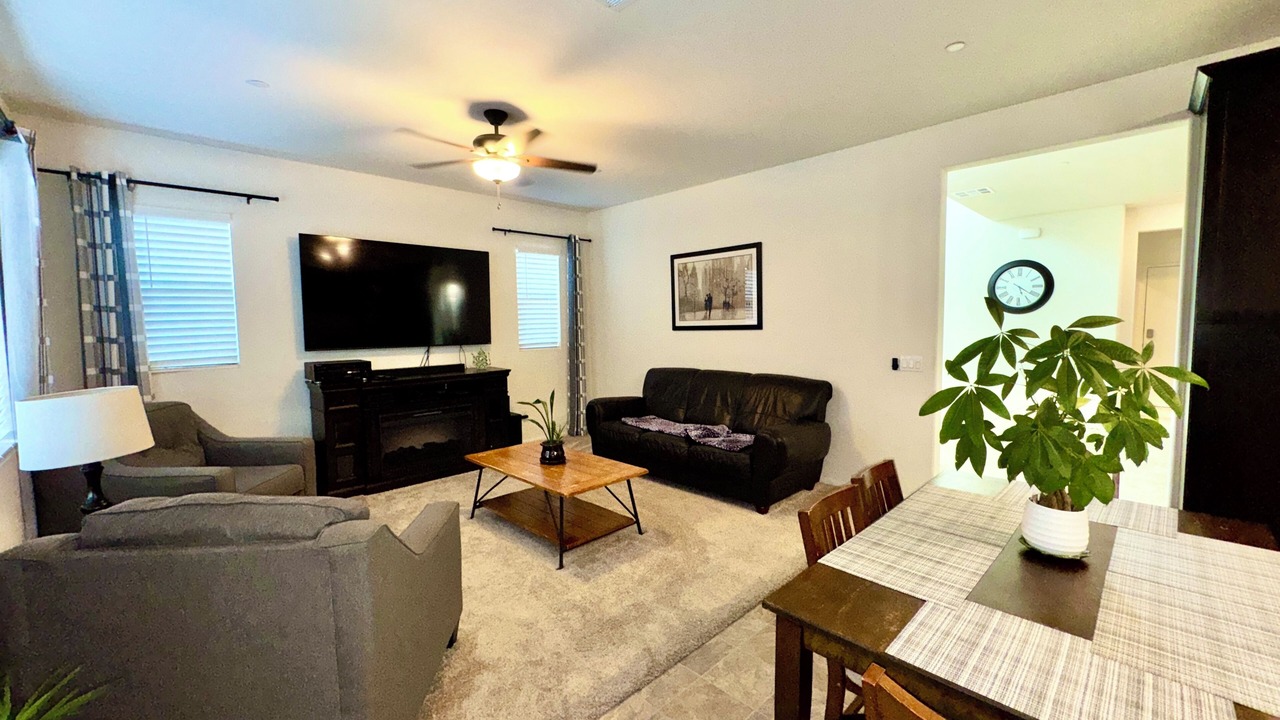 Photo of Livingroom in Victorville