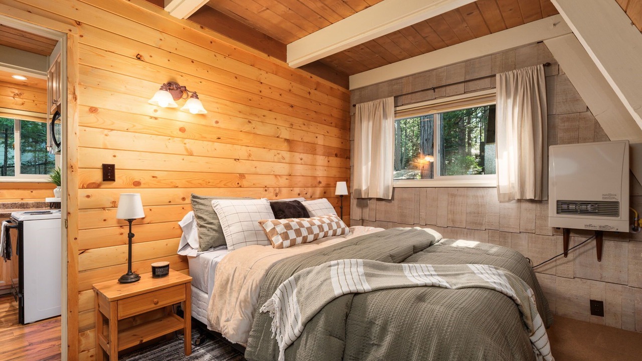 Photo of Bedroom in Sierra Cedars