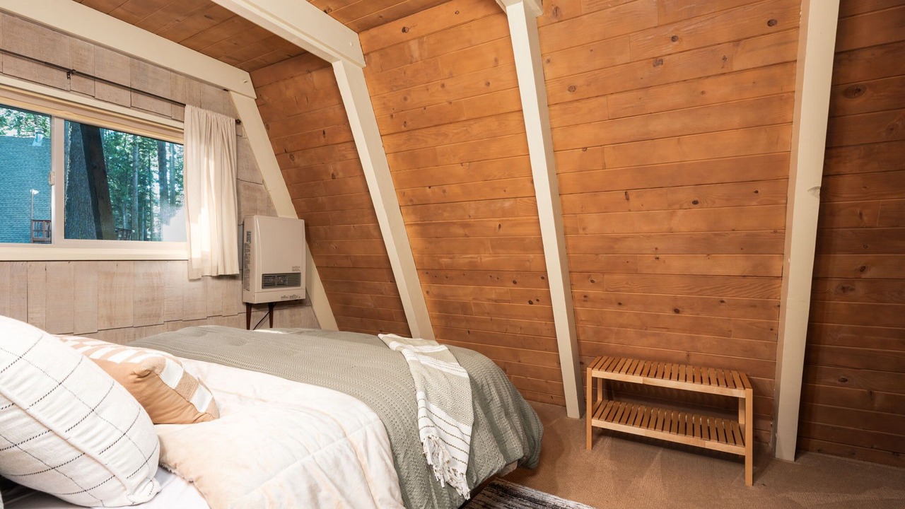 Photo of Bedroom in Sierra Cedars