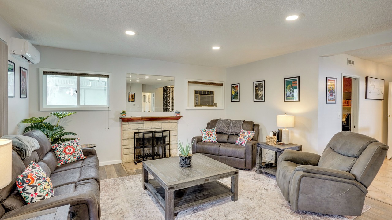 Photo of Livingroom in Hermosa Village