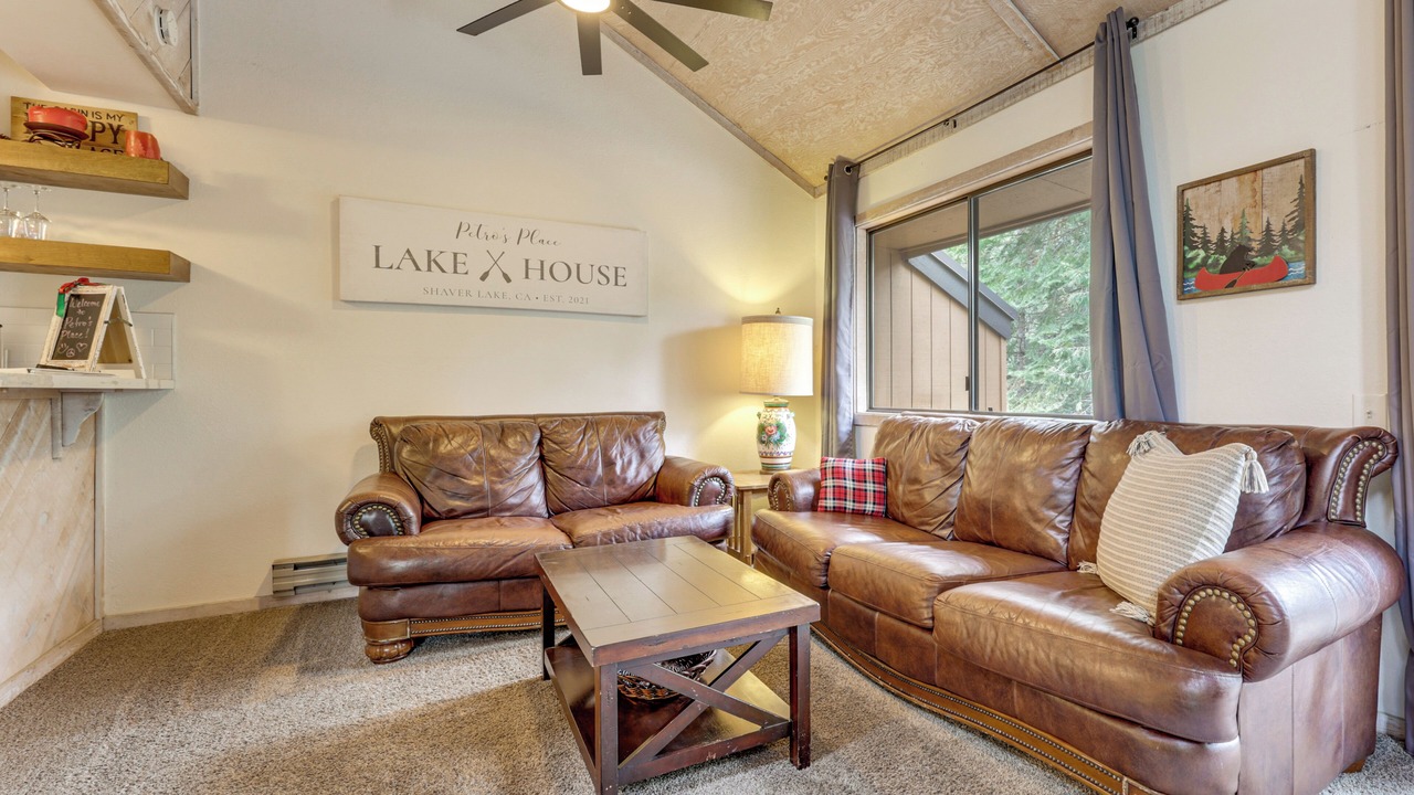 Photo of Livingroom in Shaver Lake