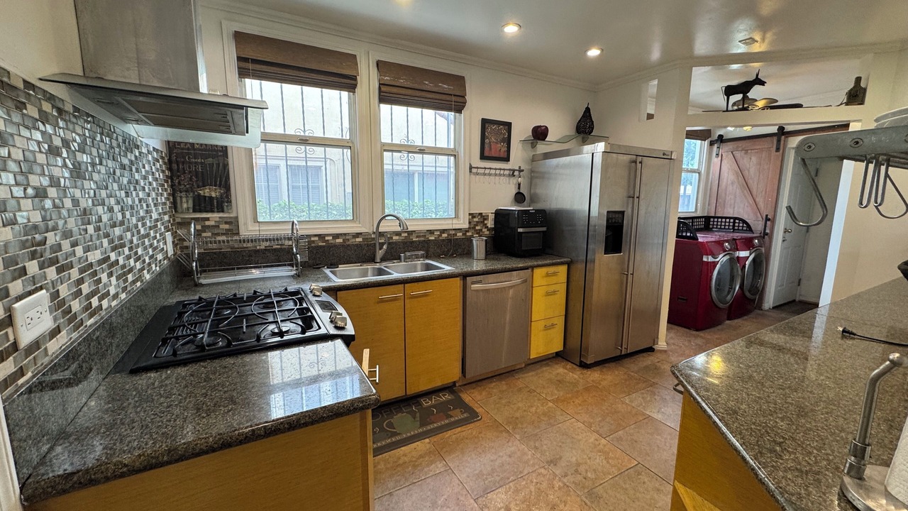 Photo of Kitchen in Mid-Wilshire