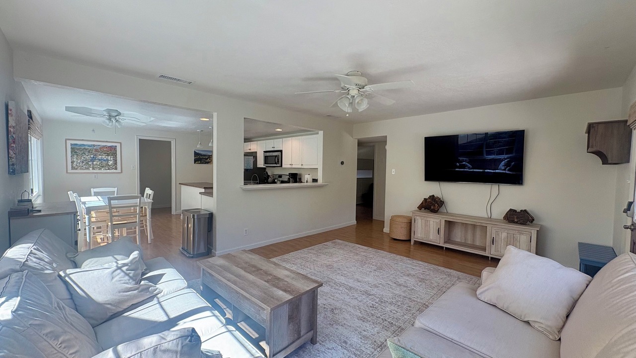Photo of Livingroom in Kernville