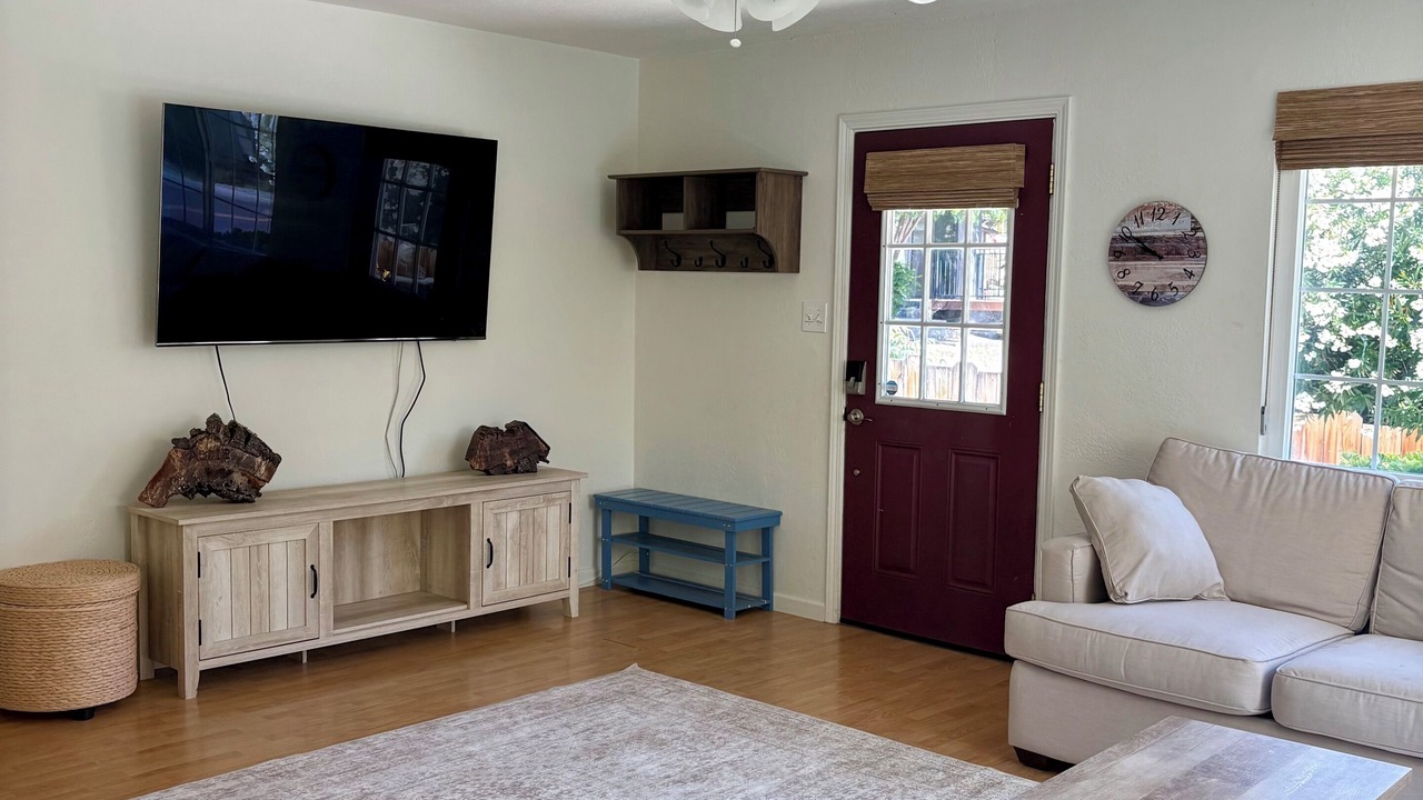 Photo of Livingroom in Kernville