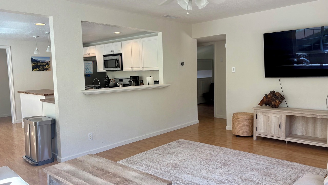 Photo of Livingroom in Kernville