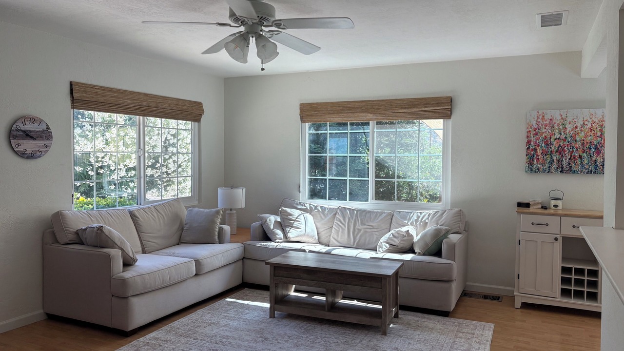 Photo of Livingroom in Kernville