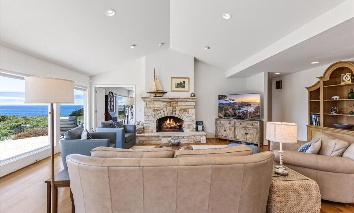Photo of Livingroom in Carmel Meadows