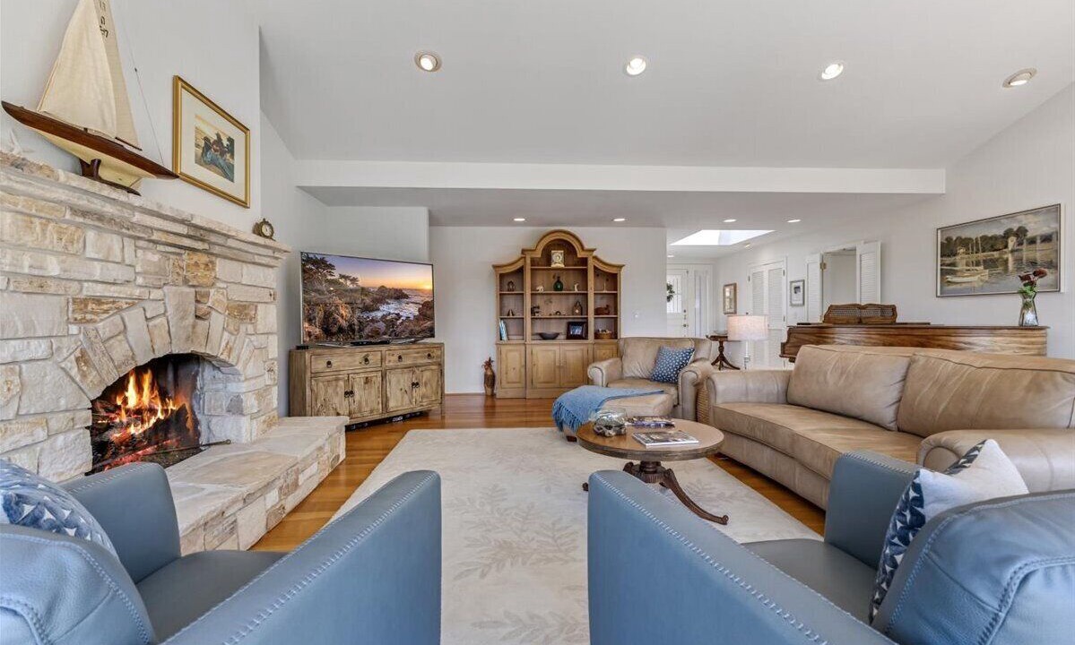 Photo of Livingroom in Carmel Meadows
