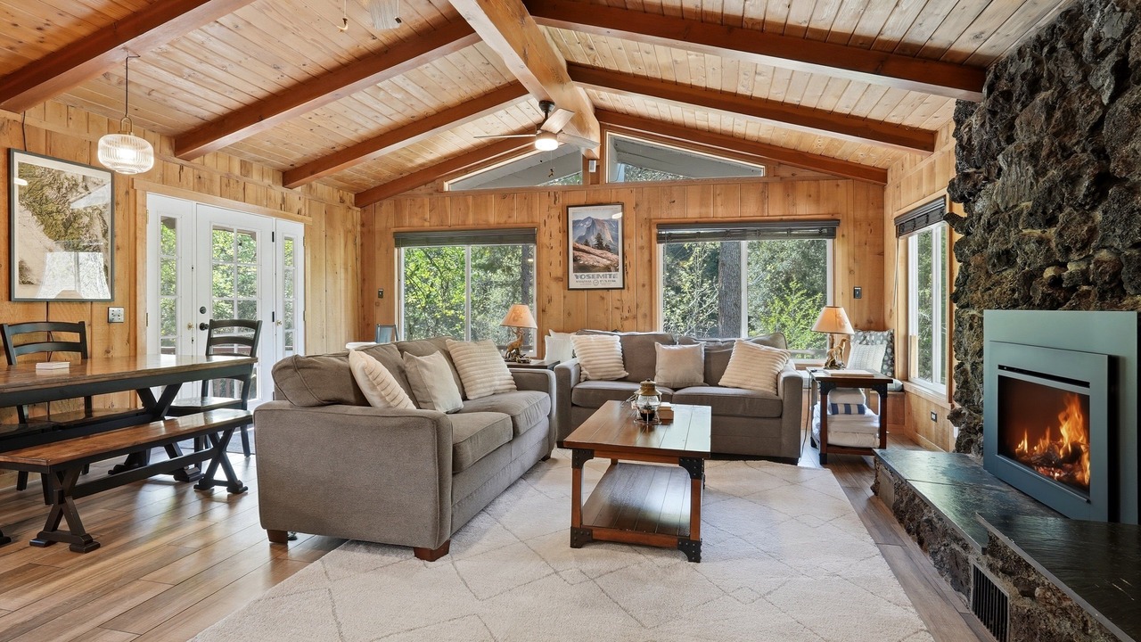 Photo of Livingroom in Yosemite Forks