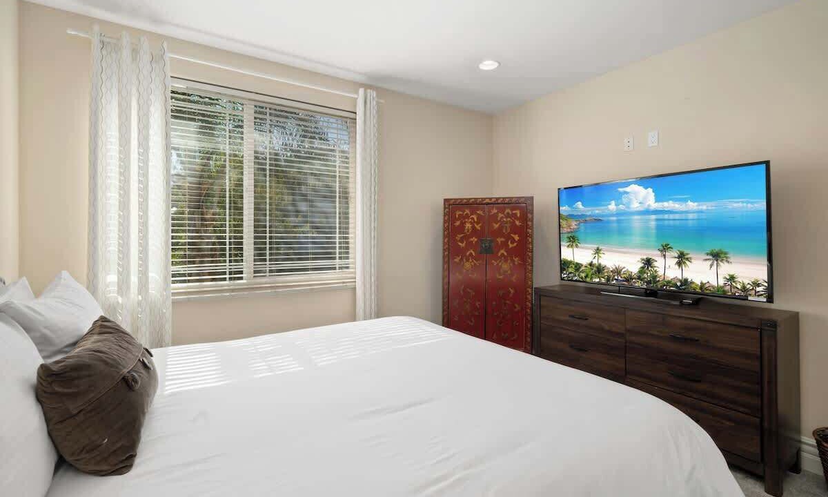 Photo of Bedroom in Lake Balboa