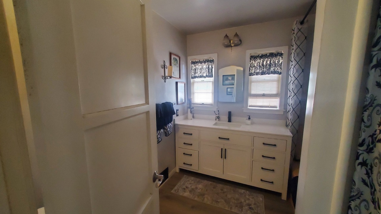 Photo of Bathroom in Lone Pine
