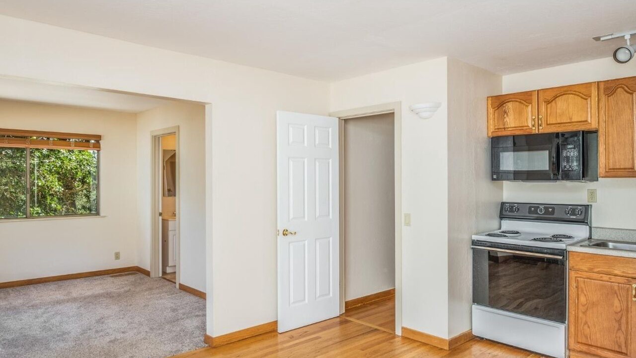 Photo of Bedroom in Del Monte Forest