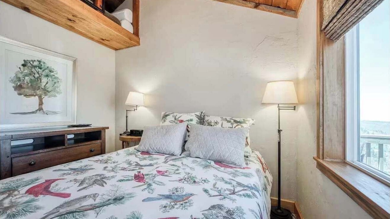 Photo of Bedroom in Shaver Lake