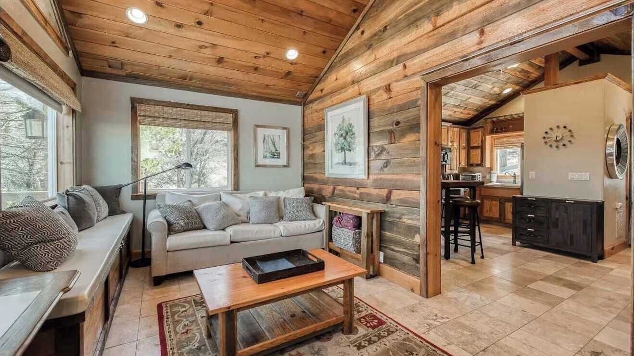 Photo of Livingroom in Shaver Lake