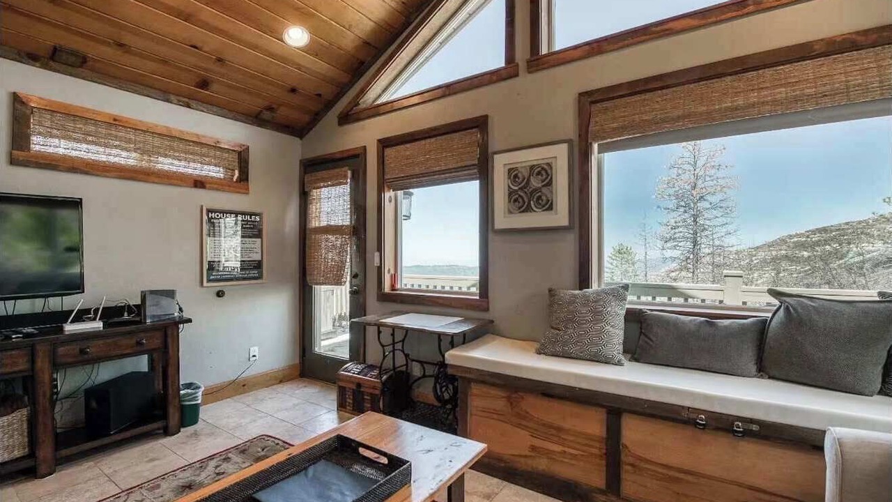 Photo of Livingroom in Shaver Lake