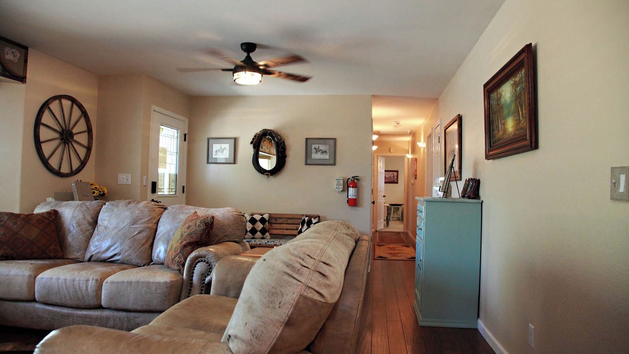Photo of Livingroom in Coarsegold