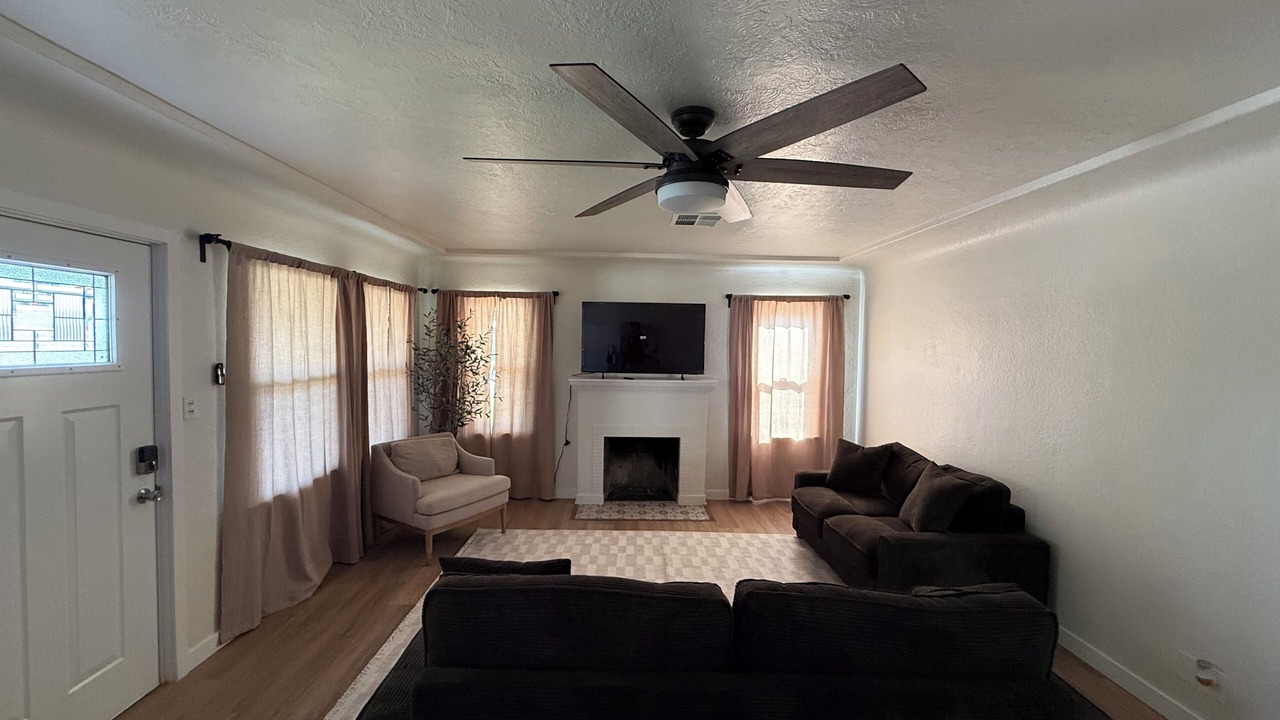 Photo of Livingroom in Bakersfield