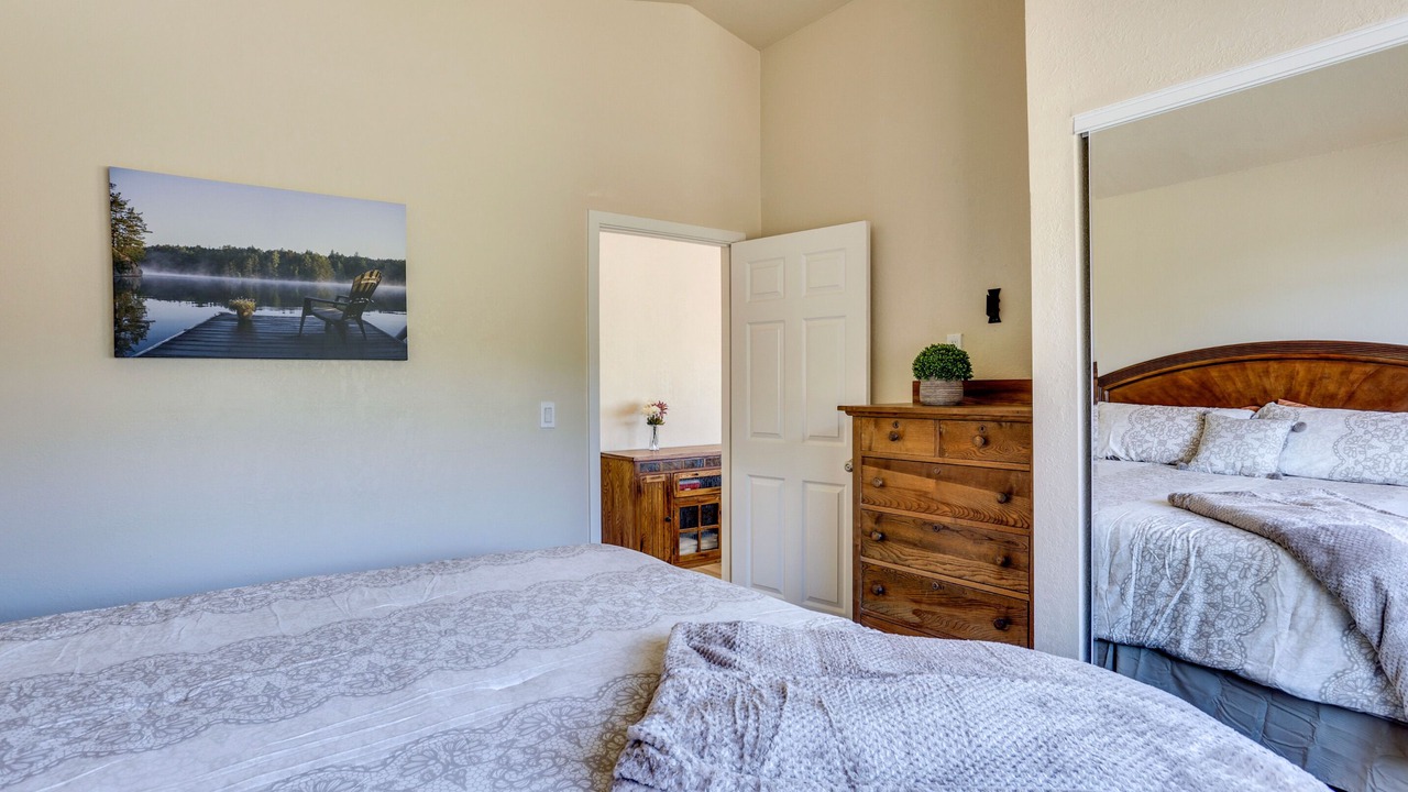 Photo of Bedroom in Yosemite Forks