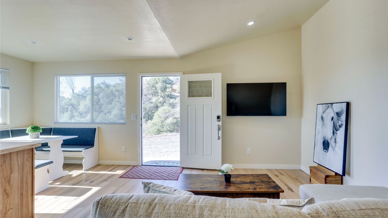 Photo of Livingroom in Yosemite Forks
