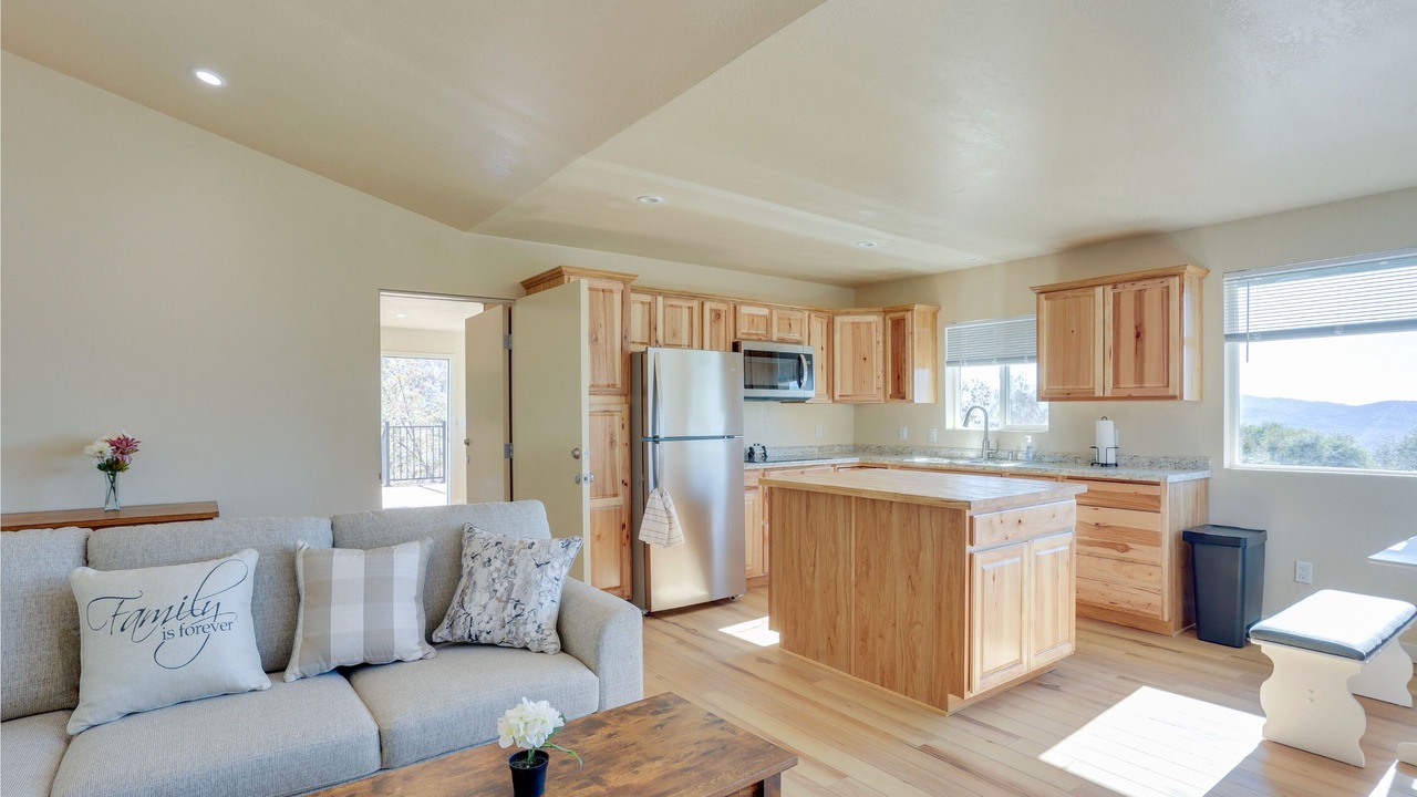 Photo of Livingroom in Yosemite Forks