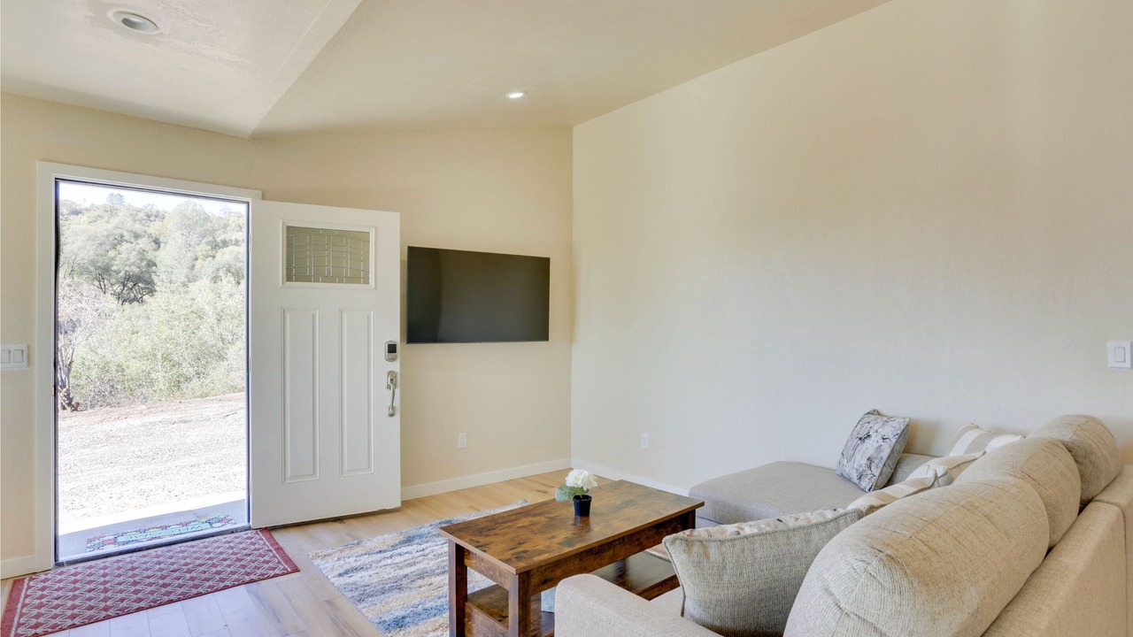 Photo of Livingroom in Yosemite Forks