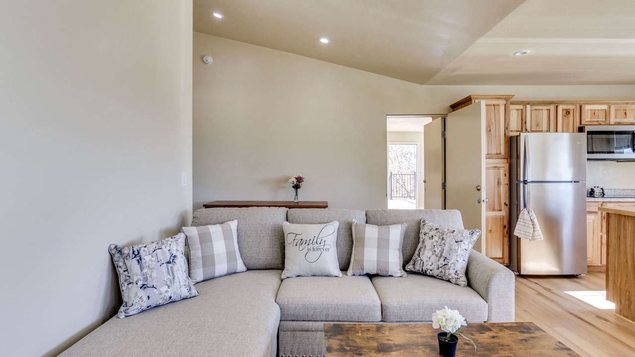 Photo of Livingroom in Yosemite Forks