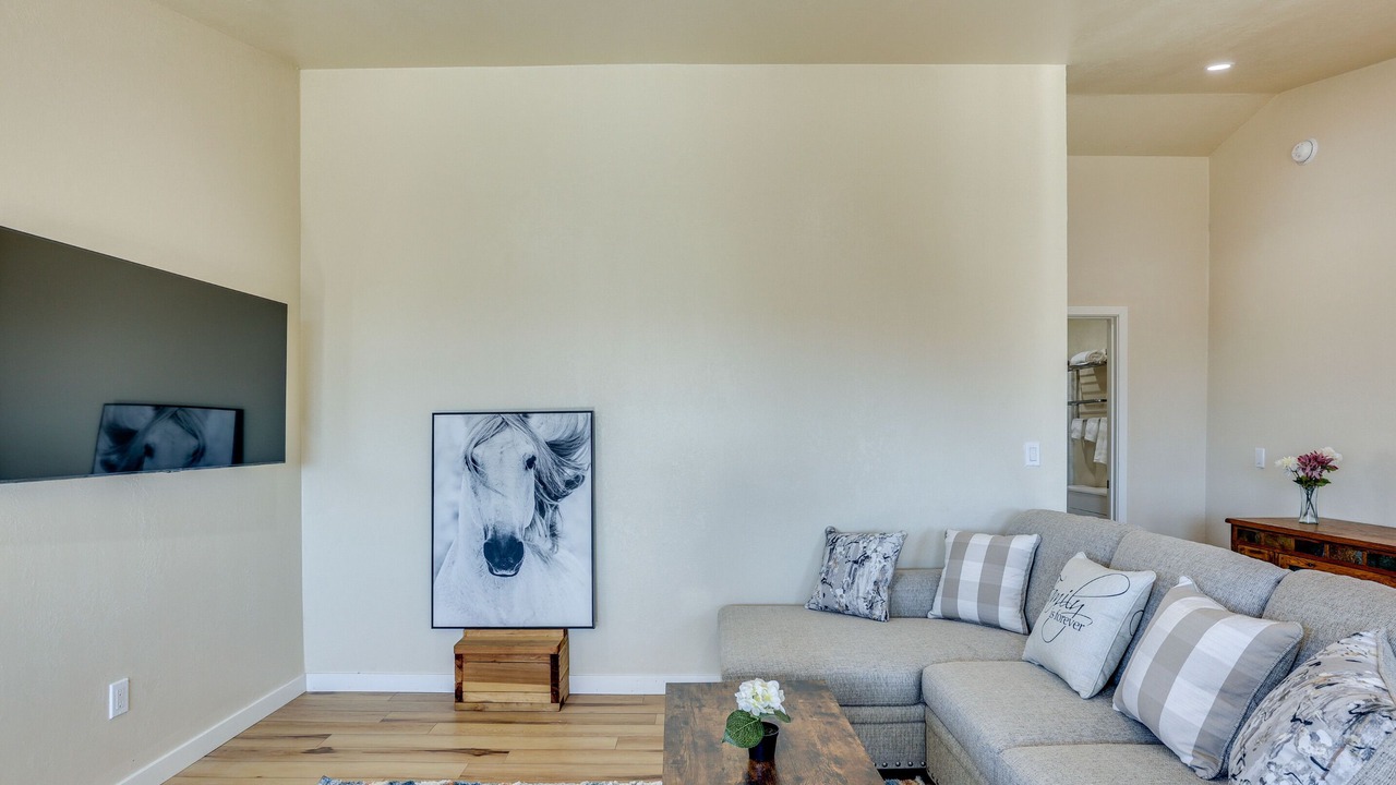 Photo of Livingroom in Yosemite Forks