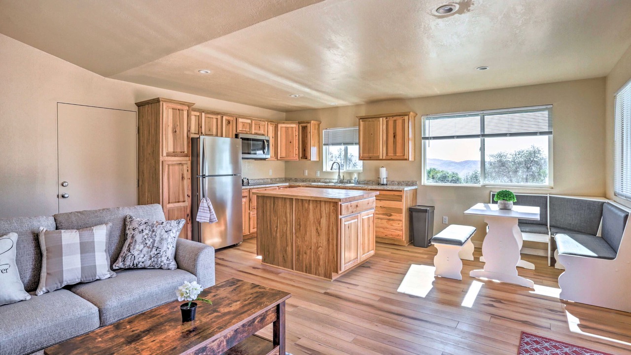 Photo of Livingroom in Yosemite Forks