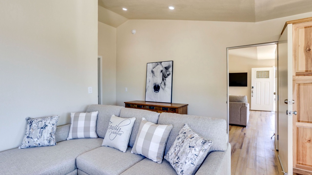 Photo of Livingroom in Yosemite Forks