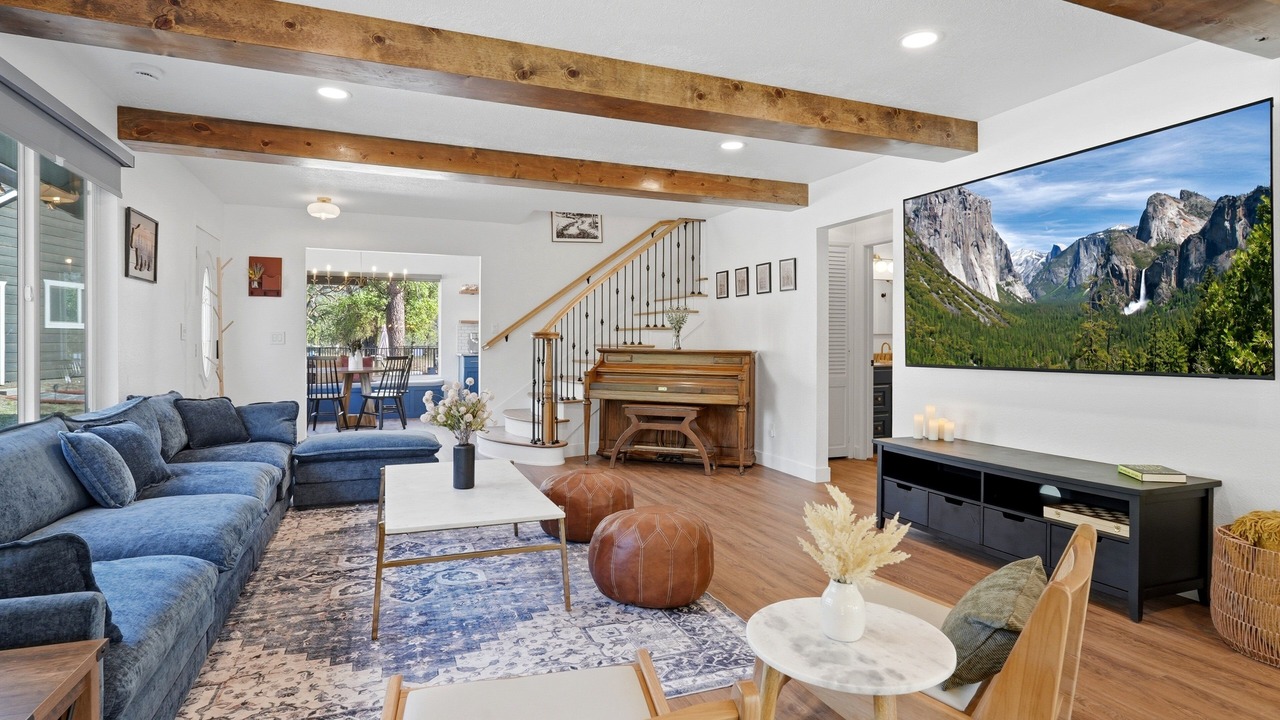 Photo of Livingroom in Oakhurst