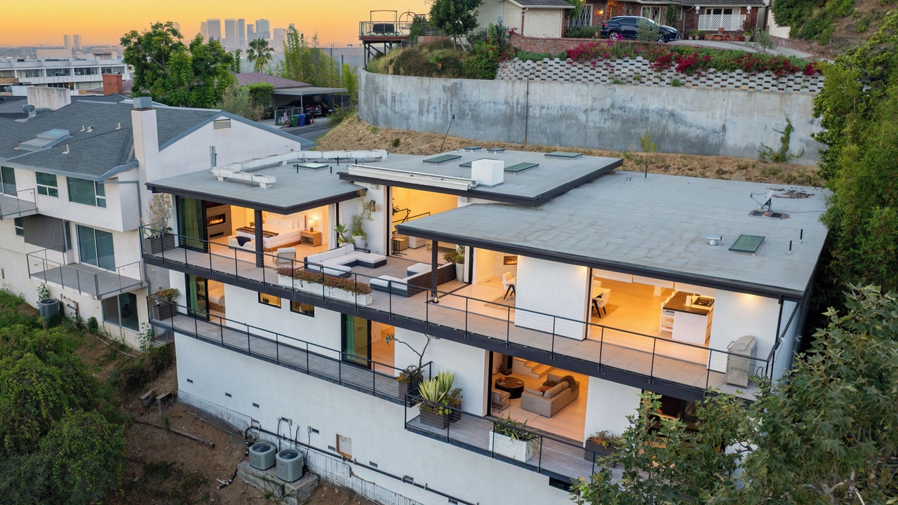 Photo of Outdoor in Hollywood Hills West