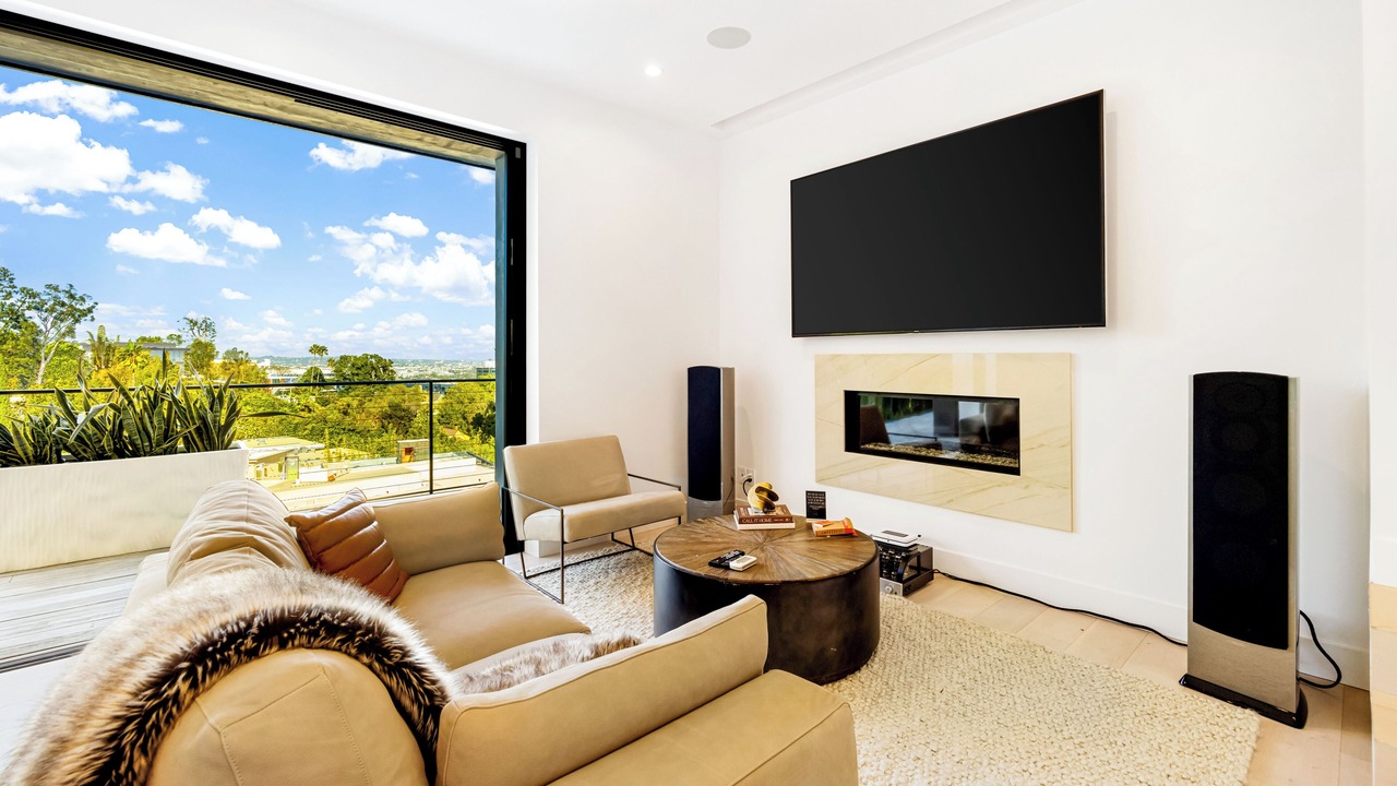 Photo of Livingroom in Hollywood Hills West
