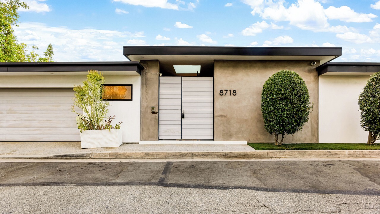Photo of Outdoor in Hollywood Hills West