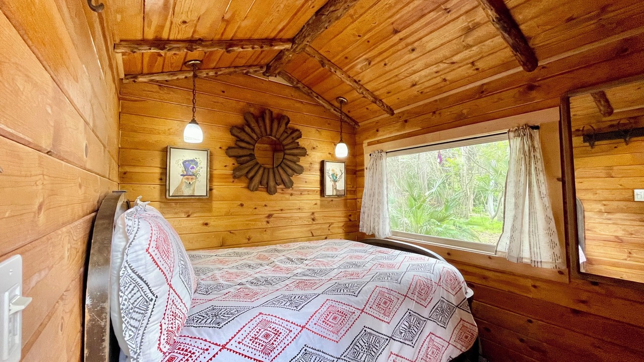 Photo of Bedroom in Meiners Oaks