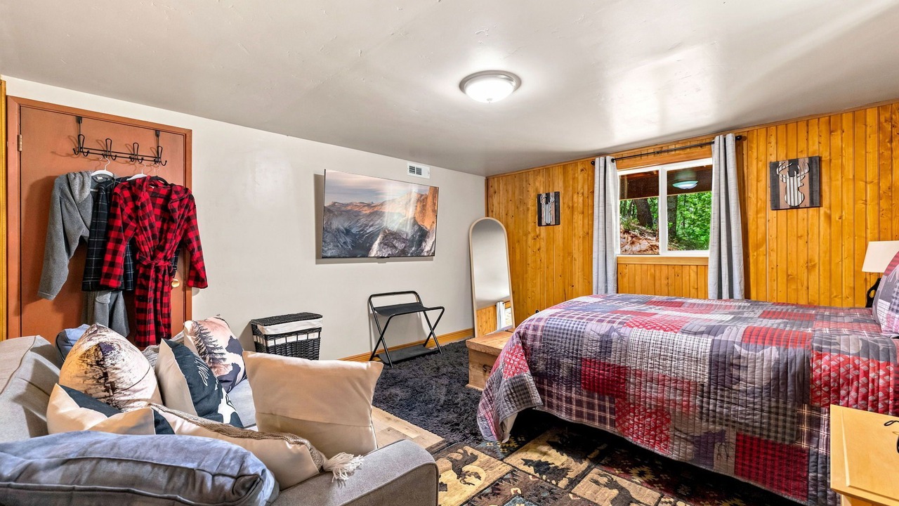 Photo of Bedroom in Phoenix Lake-Cedar Ridge