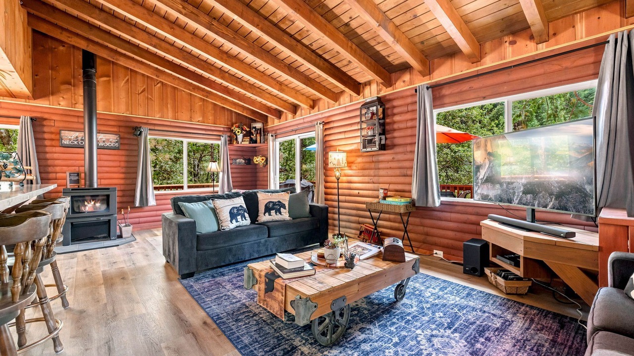 Photo of Livingroom in Phoenix Lake-Cedar Ridge