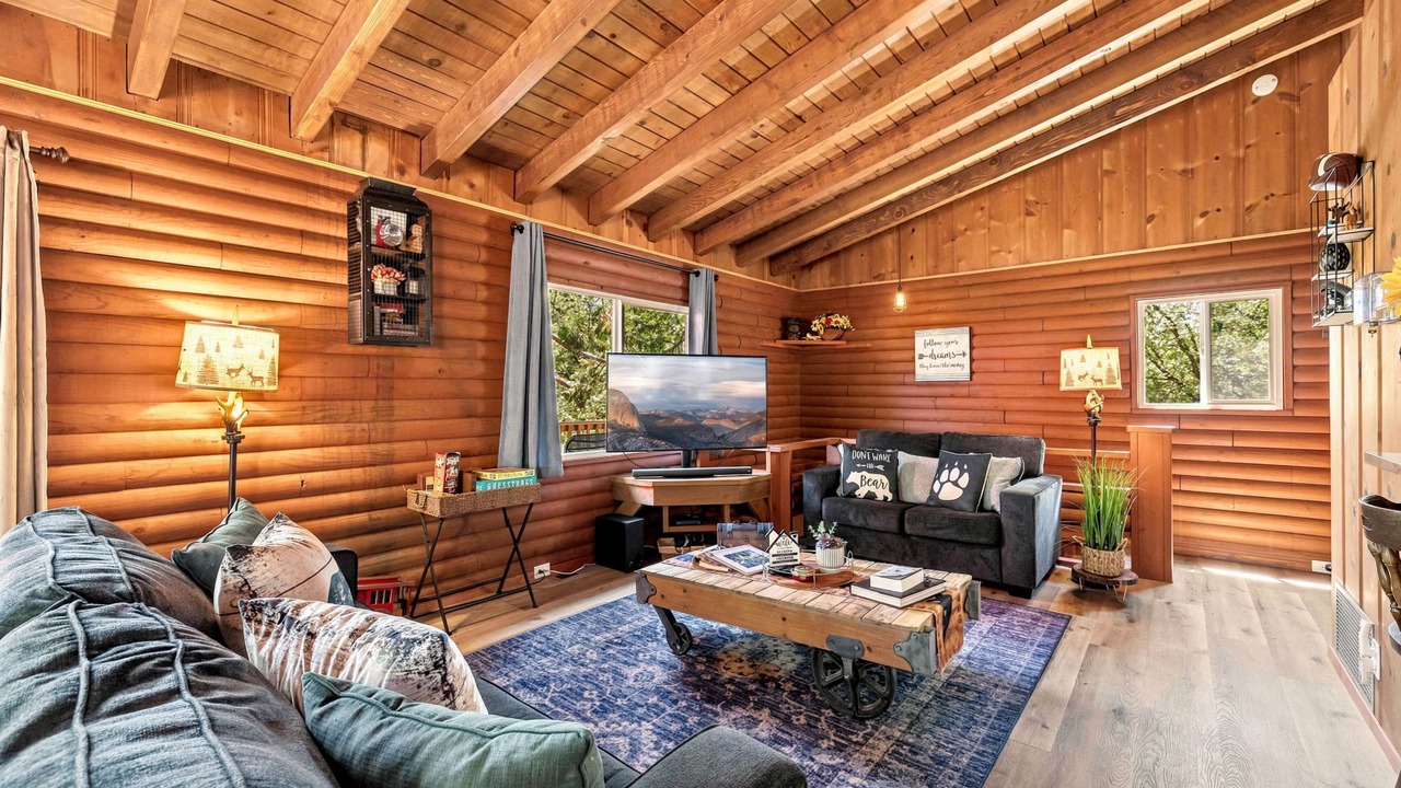 Photo of Livingroom in Phoenix Lake-Cedar Ridge